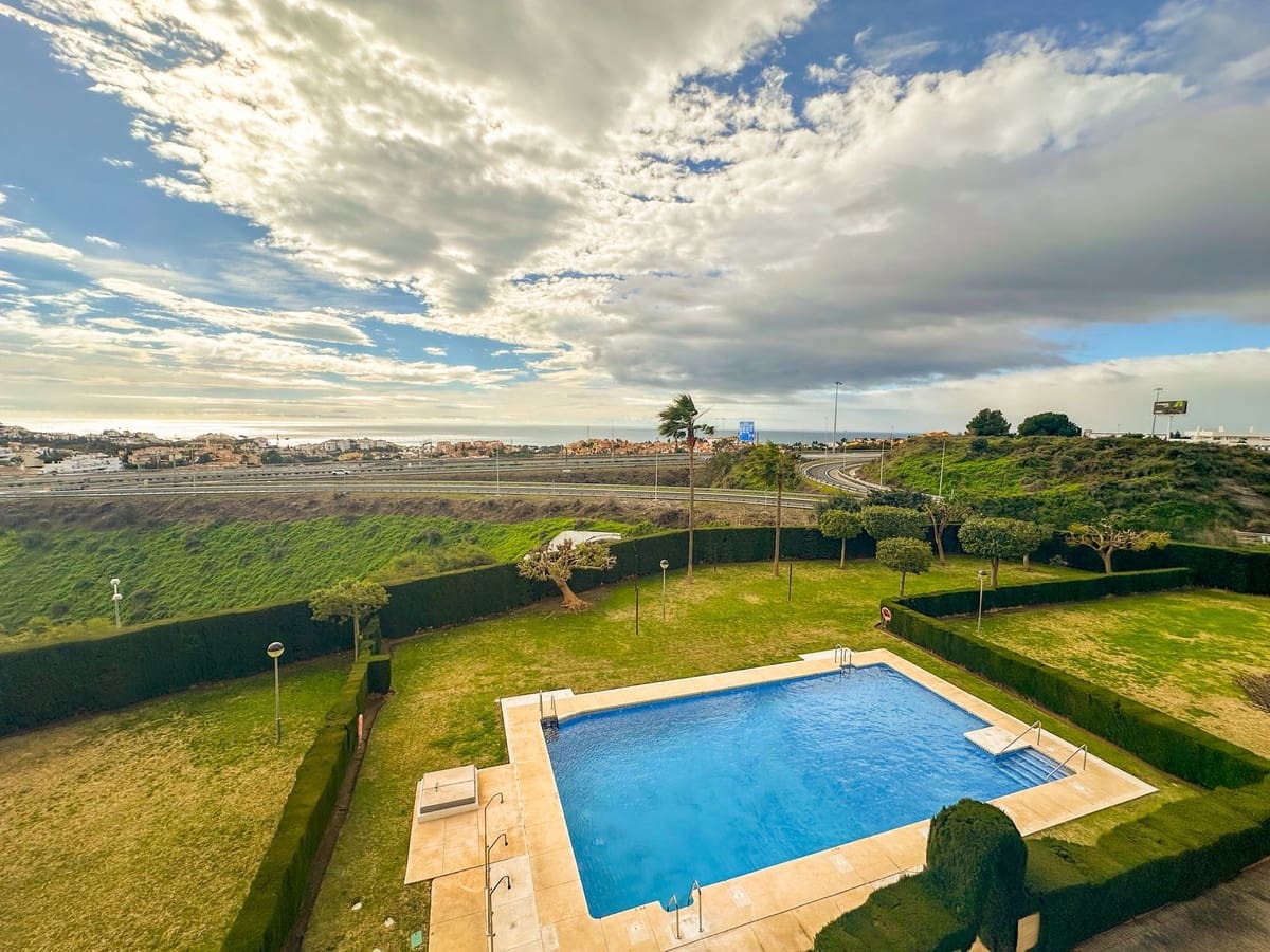 2 makuuhuone Huoneisto myytävänä paikassa Riviera del Sol mukana uima-altaan 
autotalli - 350 000 € (Ref: 9585064)