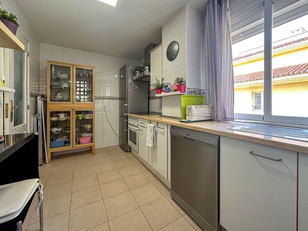 2 makuuhuone Huoneisto myytävänä paikassa Riviera del Sol mukana uima-altaan 
autotalli - 350 000 € (Ref: 9585064)