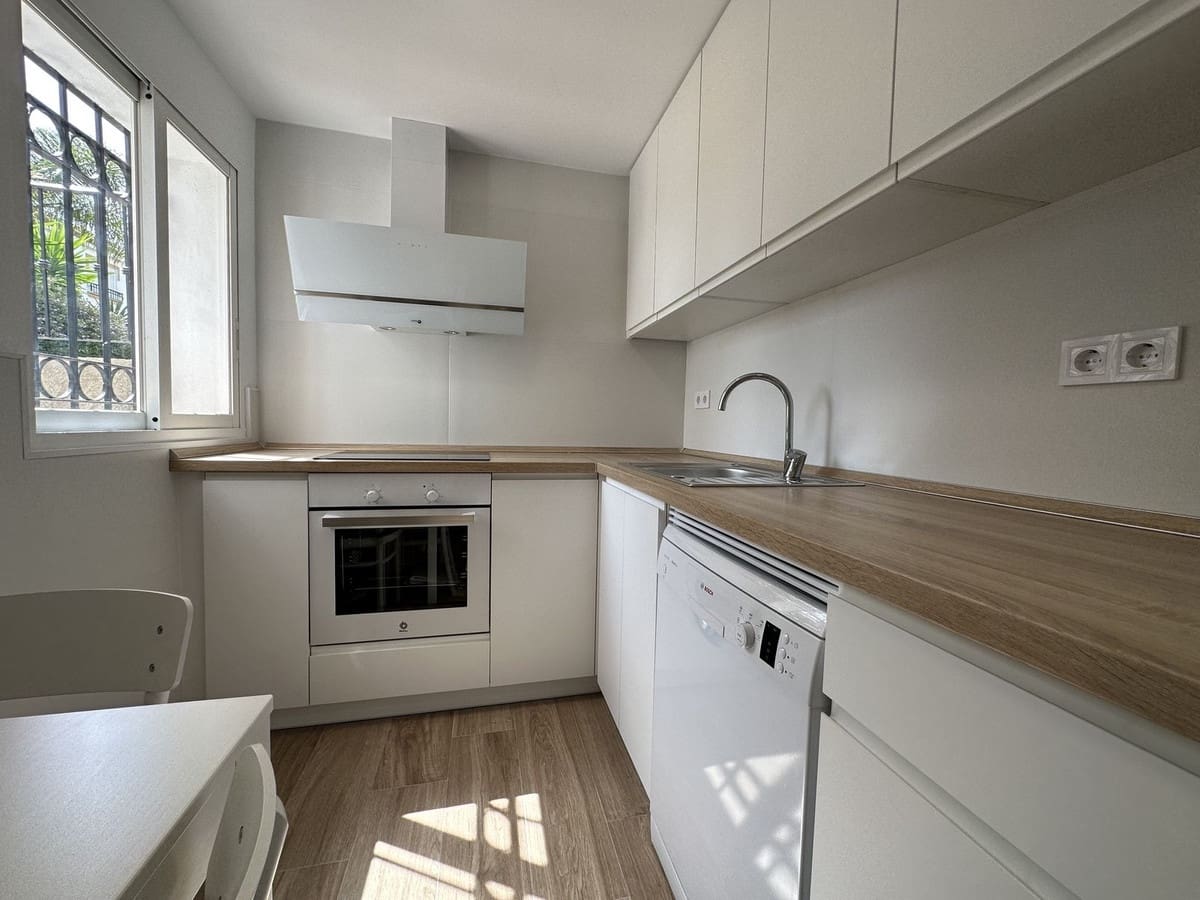 3 slaapkamer Appartement te huur in La Cala de Mijas met zwembad - € 1.800 (Ref: 9610038)