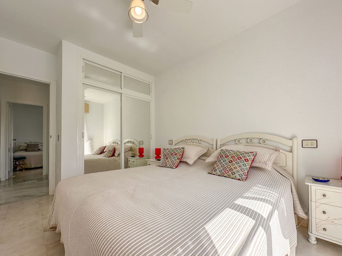 2 quarto Penthouse para venda em El Faro com piscina - 265 000 € (Ref: 9669278)