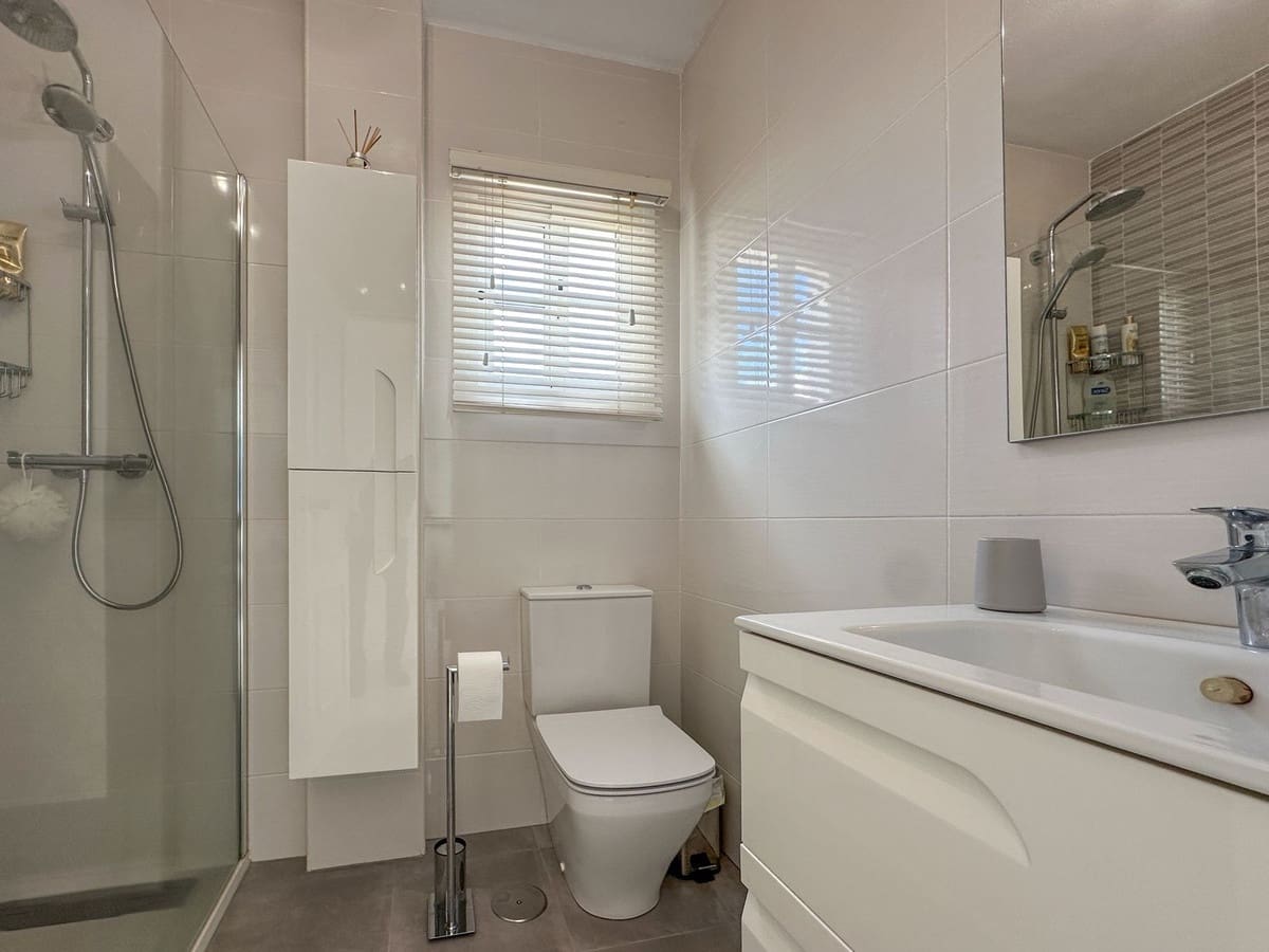 2 quarto Penthouse para venda em El Faro com piscina - 265 000 € (Ref: 9669278)