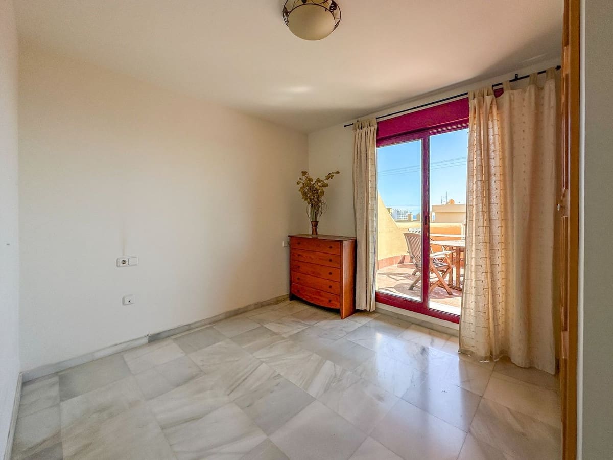 2 chambre Penthouse à vendre à La Cala de Mijas avec piscine garage - 399 950 € (Ref: 9681371)