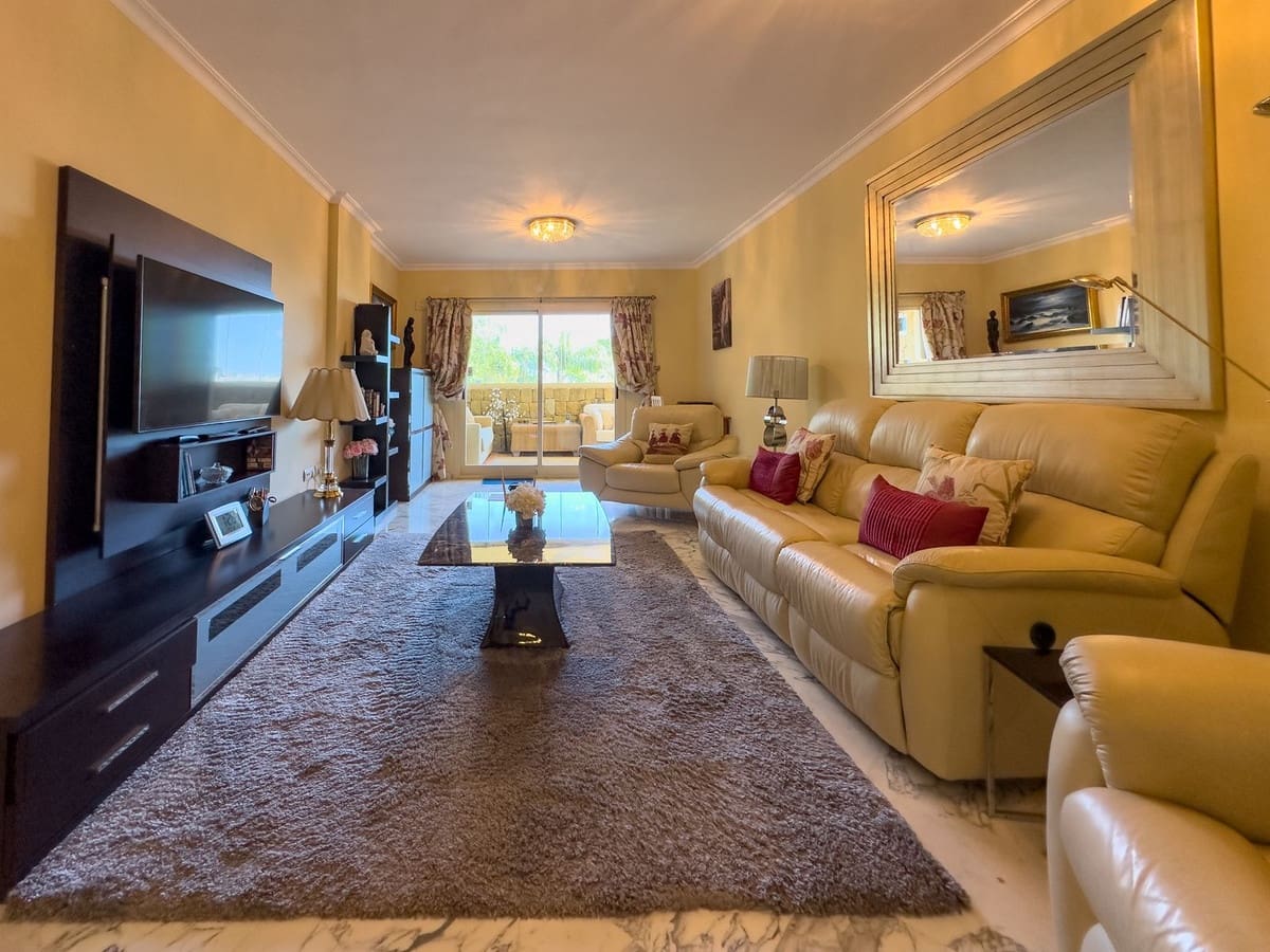 2 bedroom Apartment for sale in Mijas Costa with pool garage - € 425,000 (Ref: 9685505)