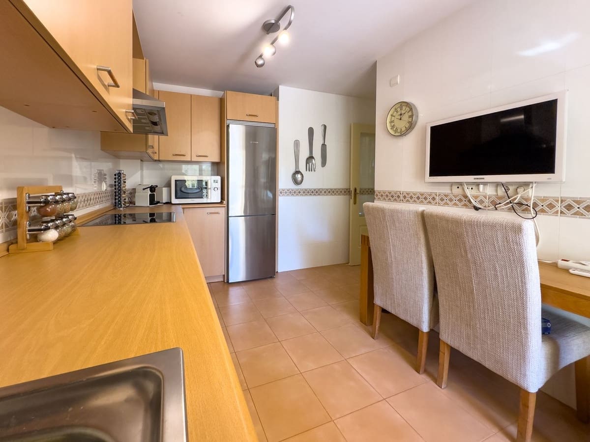 2 bedroom Apartment for sale in Mijas Costa with pool garage - € 425,000 (Ref: 9685505)