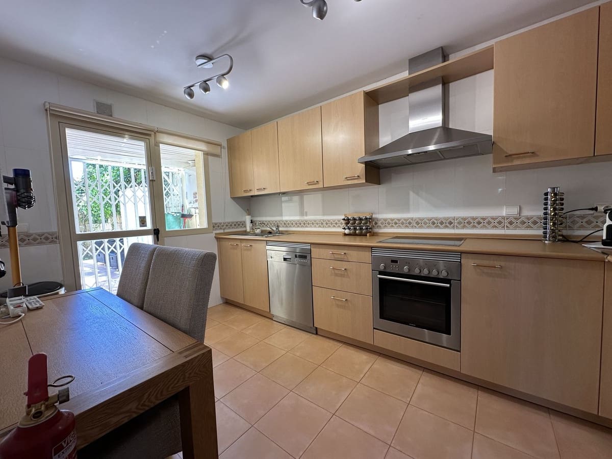 2 bedroom Apartment for sale in Mijas Costa with pool garage - € 425,000 (Ref: 9685505)