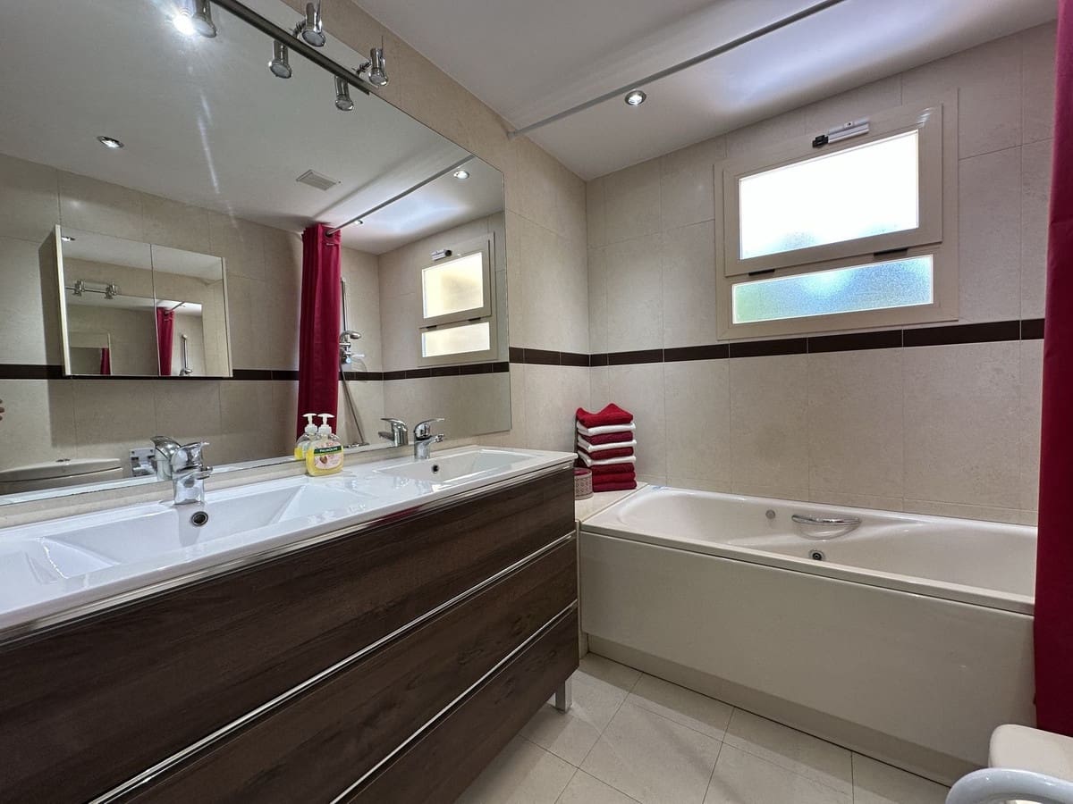 2 bedroom Apartment for sale in Mijas Costa with pool garage - € 425,000 (Ref: 9685505)