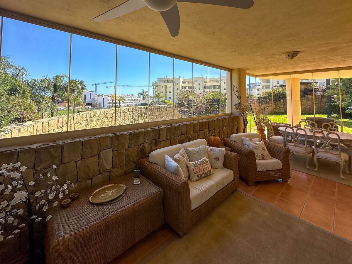 2 bedroom Apartment for sale in Mijas Costa with pool garage - € 425,000 (Ref: 9685505)