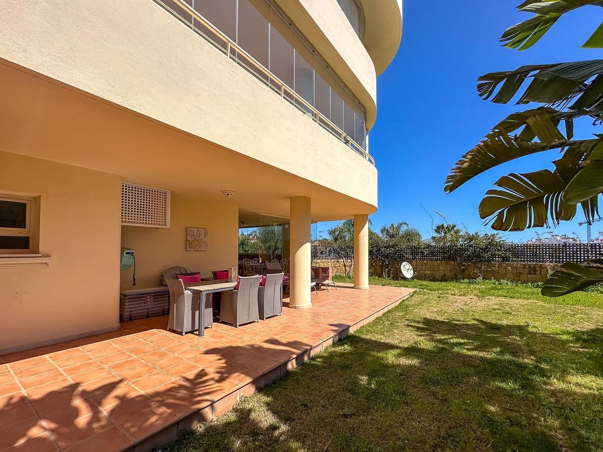2 bedroom Apartment for sale in Mijas Costa with pool garage - € 425,000 (Ref: 9685505)
