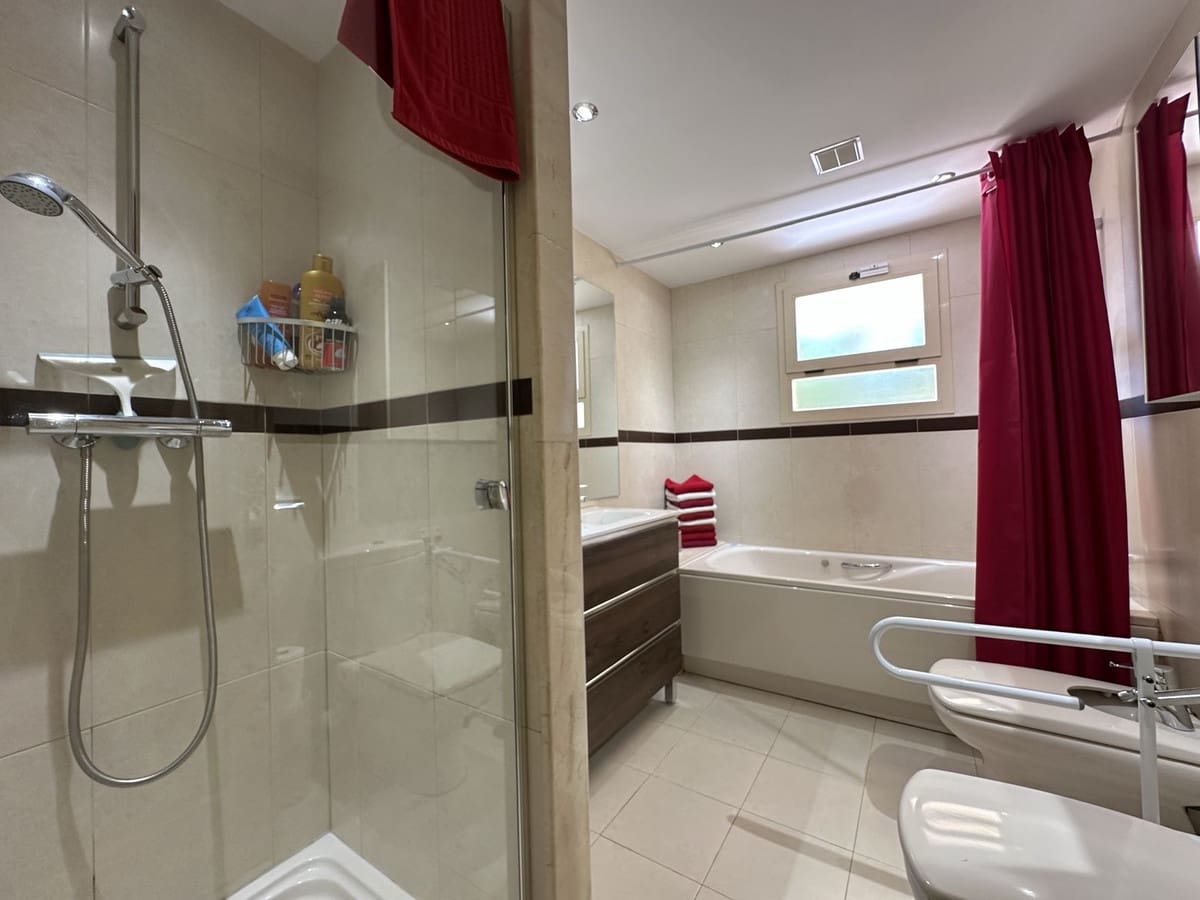 2 bedroom Apartment for sale in Mijas Costa with pool garage - € 425,000 (Ref: 9685505)