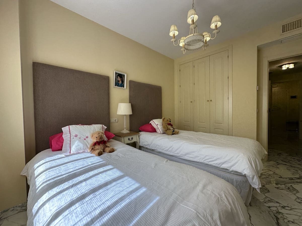 2 bedroom Apartment for sale in Mijas Costa with pool garage - € 425,000 (Ref: 9685505)