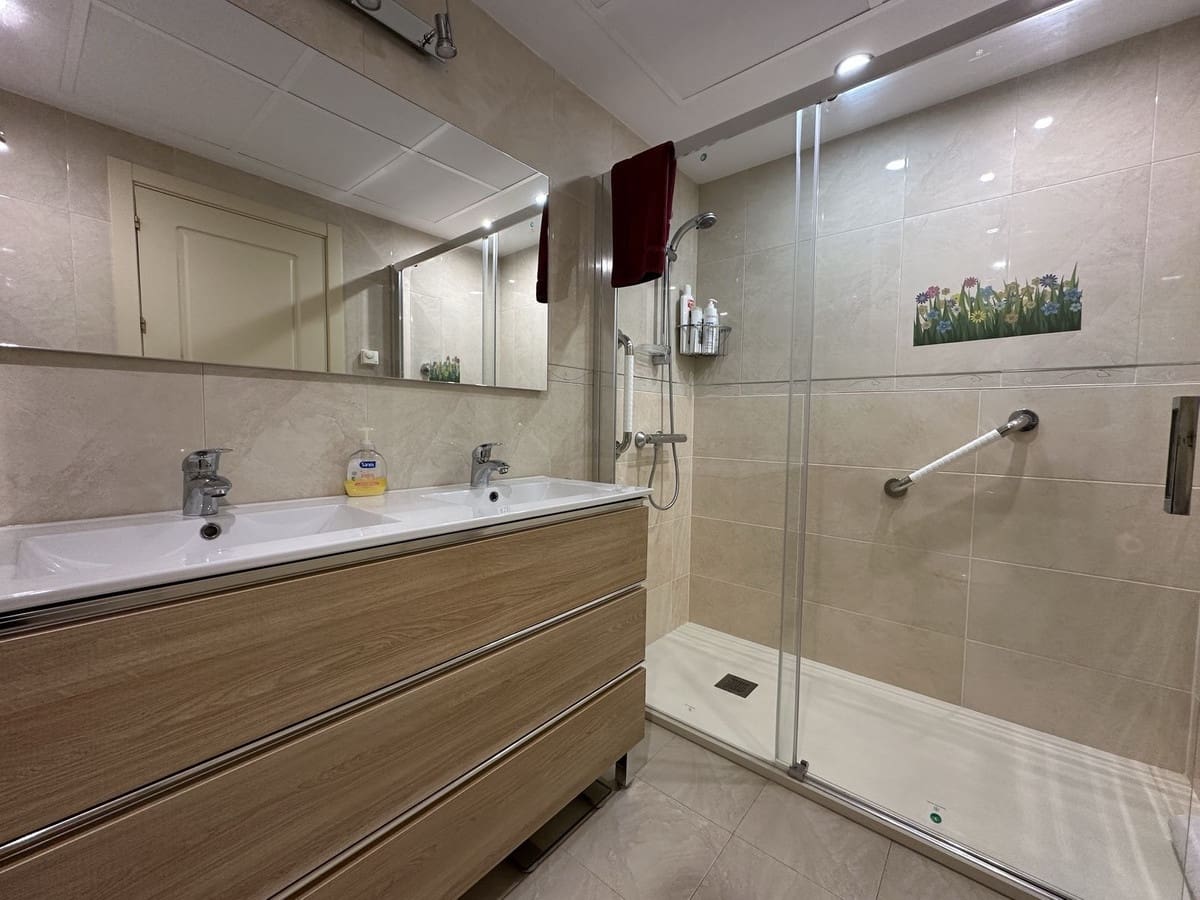 2 bedroom Apartment for sale in Mijas Costa with pool garage - € 425,000 (Ref: 9685505)