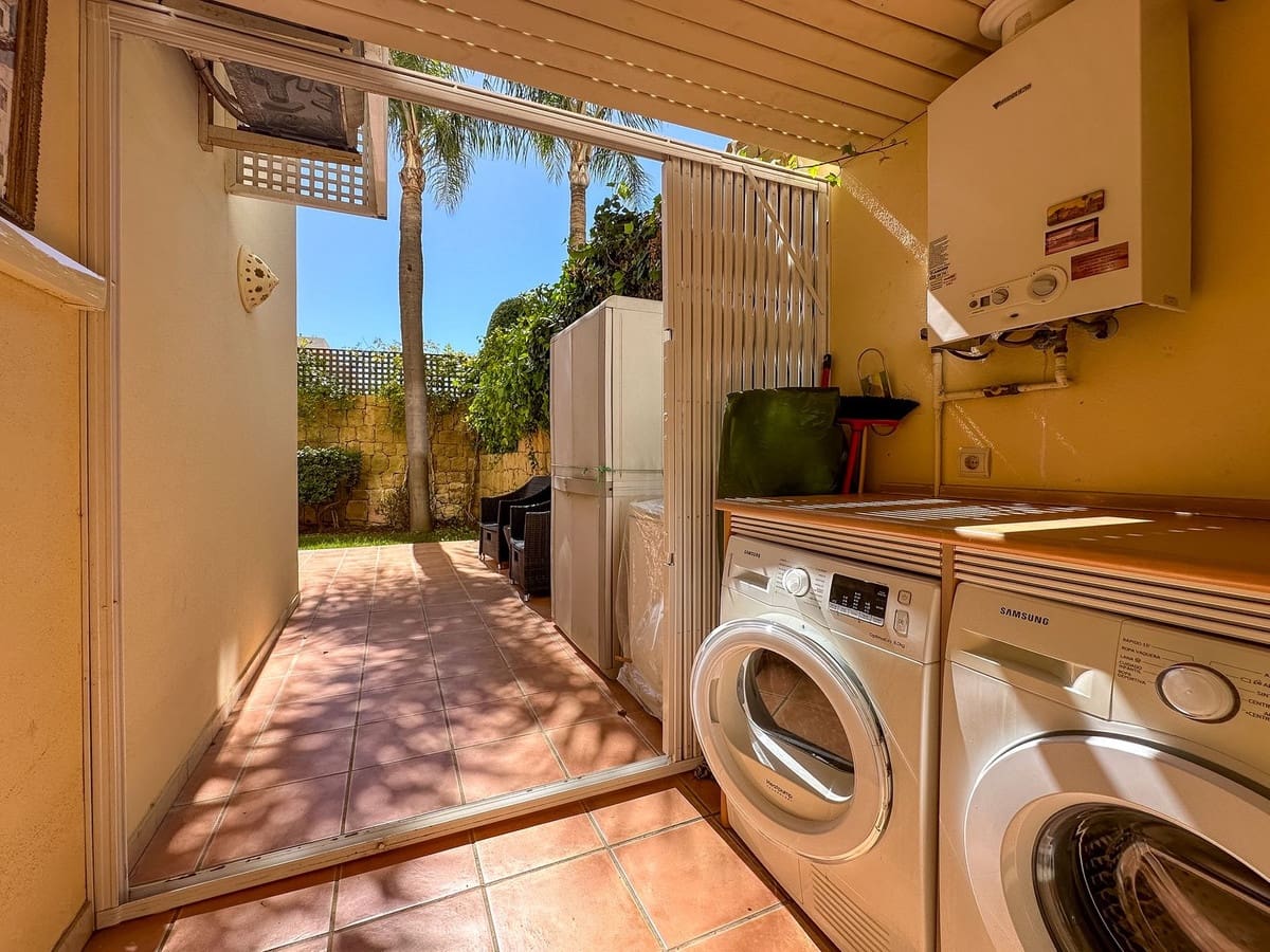 2 bedroom Apartment for sale in Mijas Costa with pool garage - € 425,000 (Ref: 9685505)