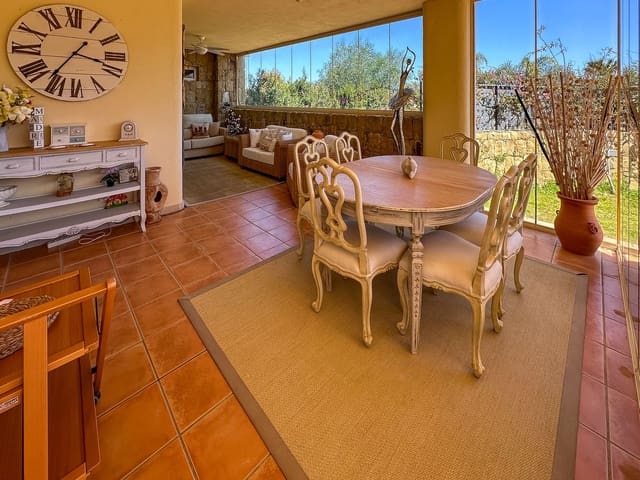 2 bedroom Apartment for sale in Mijas Costa, Mijas with pool garage - € 425,000 (Ref: 9685505)