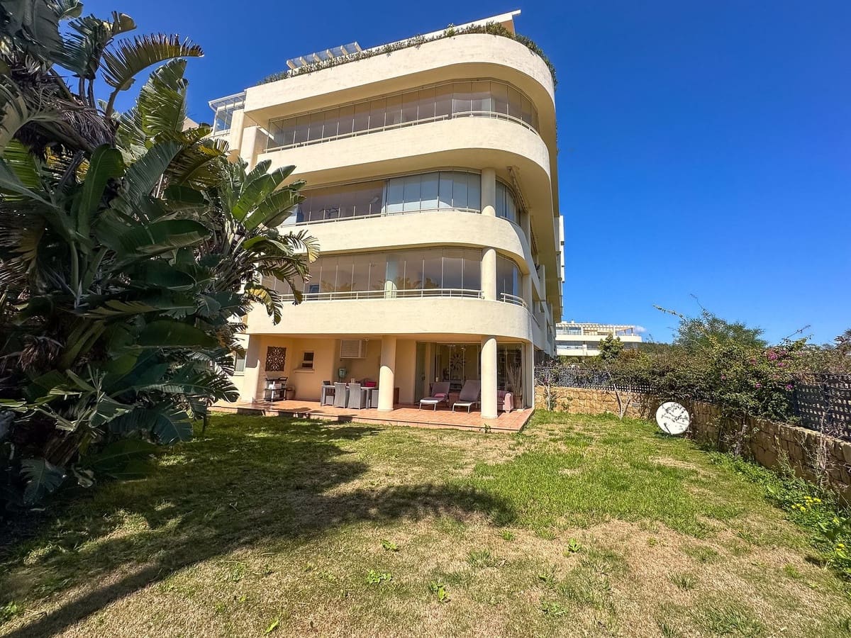 2 bedroom Apartment for sale in Mijas Costa with pool garage - € 425,000 (Ref: 9685505)