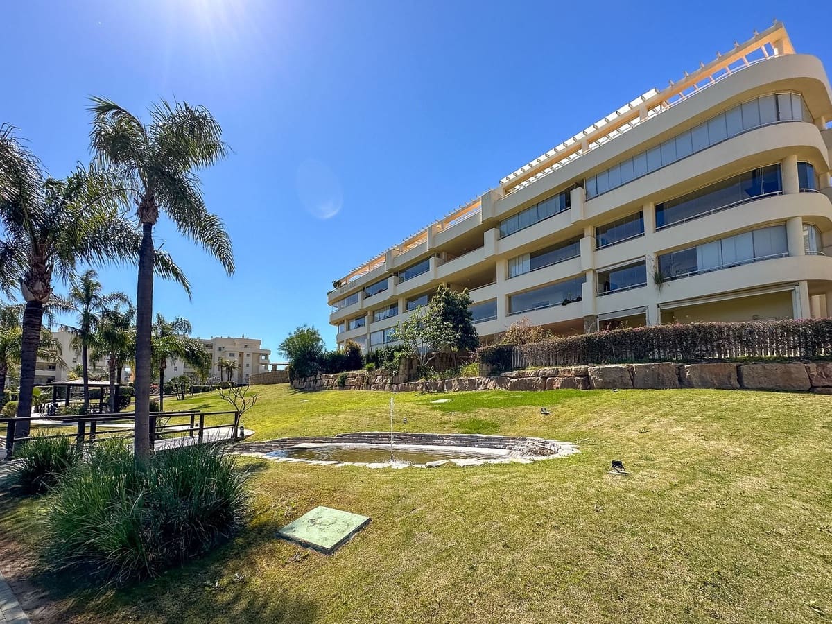 2 bedroom Apartment for sale in Mijas Costa with pool garage - € 425,000 (Ref: 9685505)