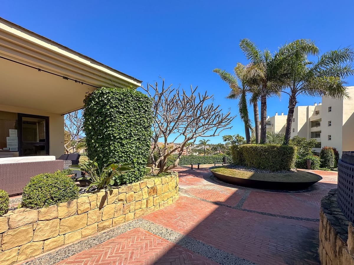 2 bedroom Apartment for sale in Mijas Costa with pool garage - € 425,000 (Ref: 9685505)