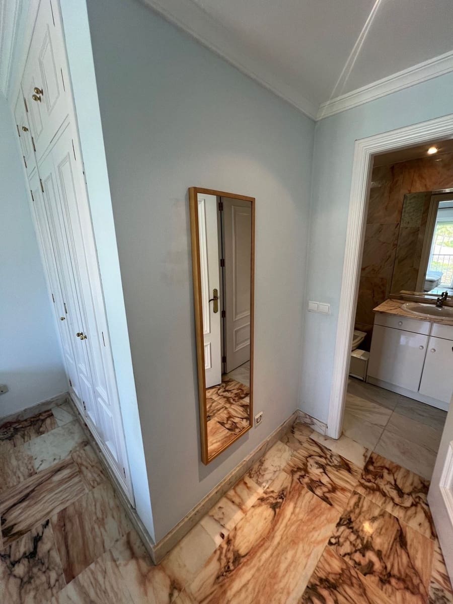 2 bedroom Apartment for rent in Mijas Costa with pool garage - € 1,700 (Ref: 9699919)