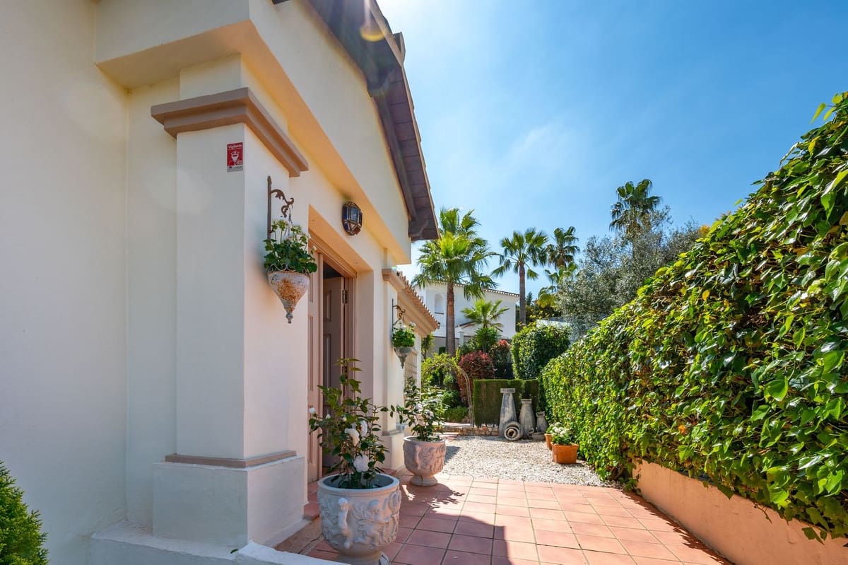 Chalet de 3 habitaciones en Coín en venta con piscina - 585.000 € (Ref: 9723574)