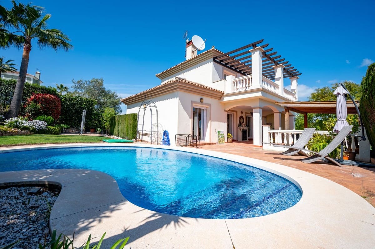 Chalet de 3 habitaciones en Coín en venta con piscina - 585.000 € (Ref: 9723574)