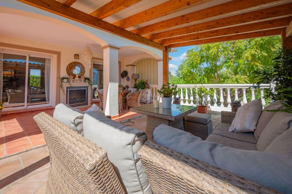 Chalet de 3 habitaciones en Coín en venta con piscina - 585.000 € (Ref: 9723574)