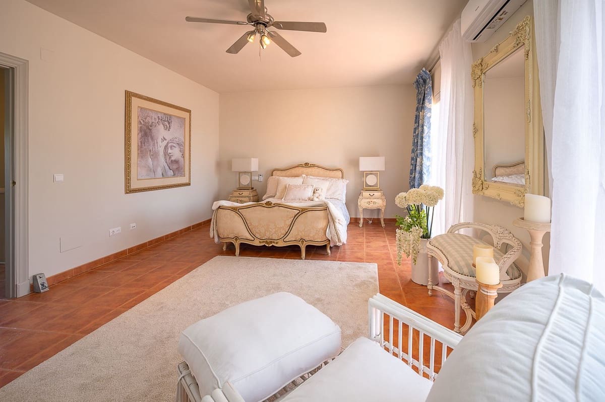 3 bedroom Villa for sale in Coin with pool - € 585,000 (Ref: 9723574)