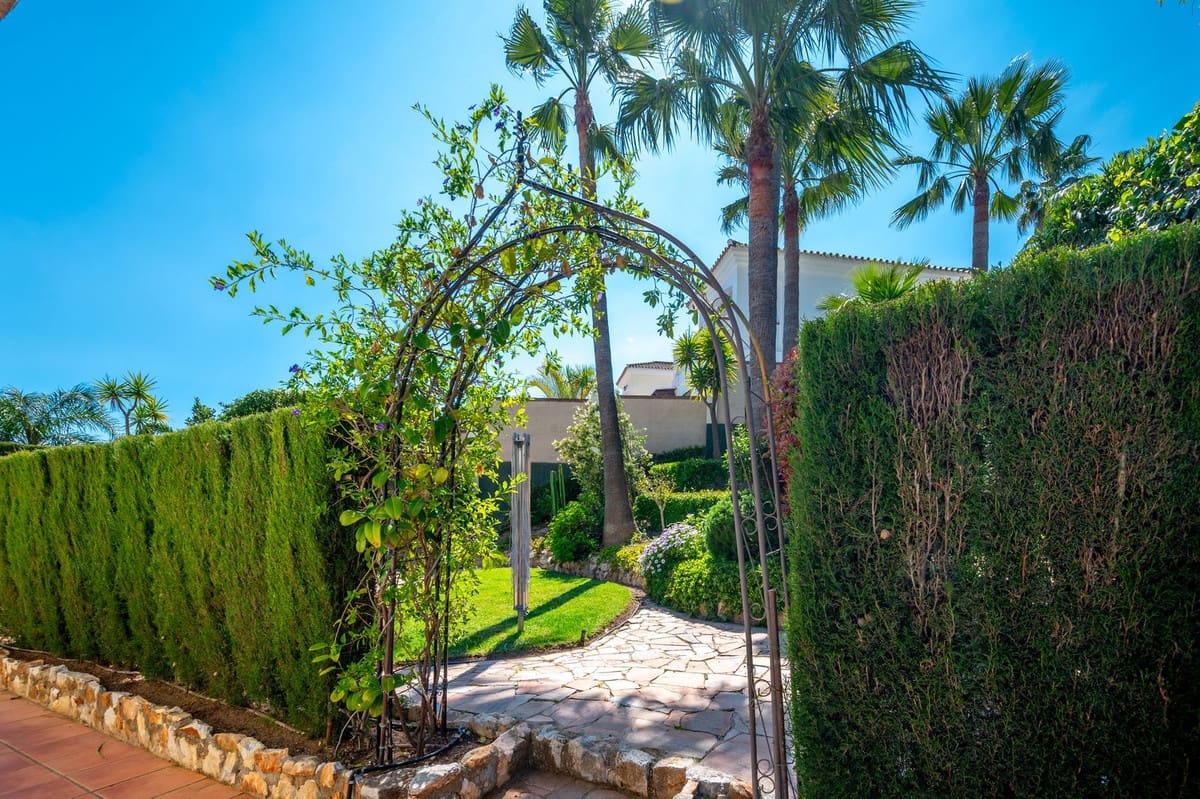 3 bedroom Villa for sale in Coin with pool - € 585,000 (Ref: 9723574)