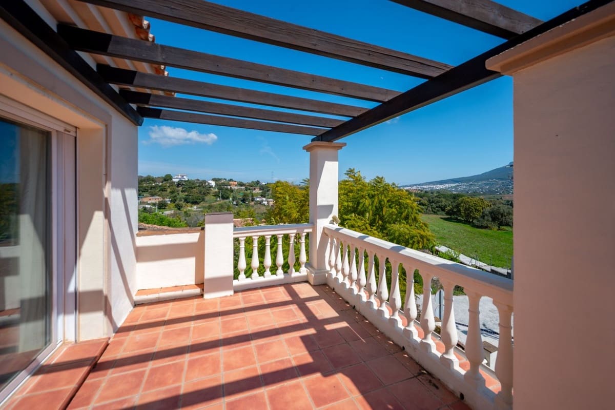 Chalet de 3 habitaciones en Coín en venta con piscina - 585.000 € (Ref: 9723574)