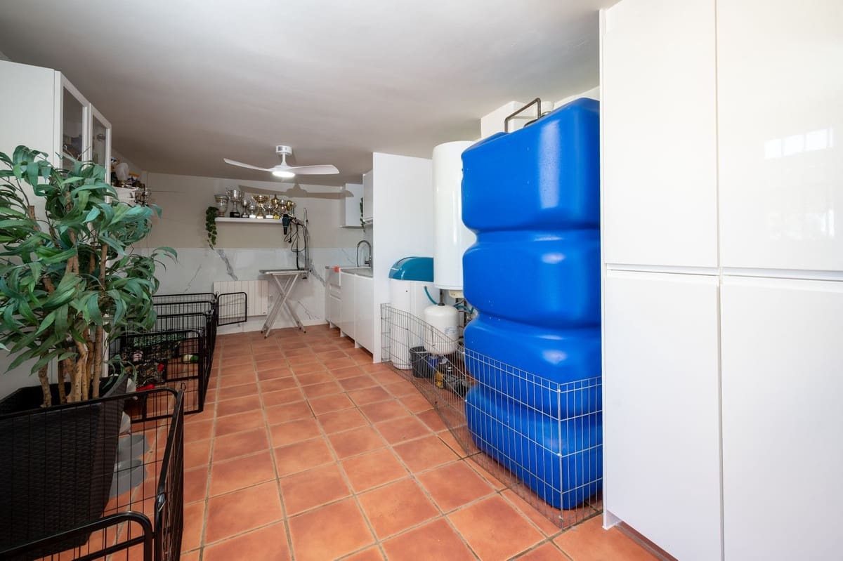 Chalet de 3 habitaciones en Coín en venta con piscina - 585.000 € (Ref: 9723574)