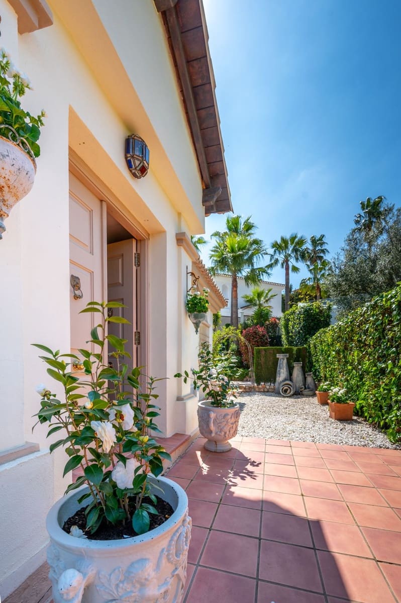 Chalet de 3 habitaciones en Coín en venta con piscina - 585.000 € (Ref: 9723574)