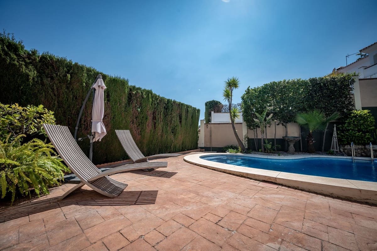 Chalet de 3 habitaciones en Coín en venta con piscina - 585.000 € (Ref: 9723574)
