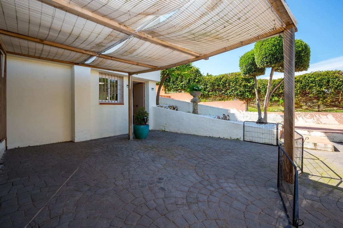 Chalet de 3 habitaciones en Coín en venta con piscina - 585.000 € (Ref: 9723574)