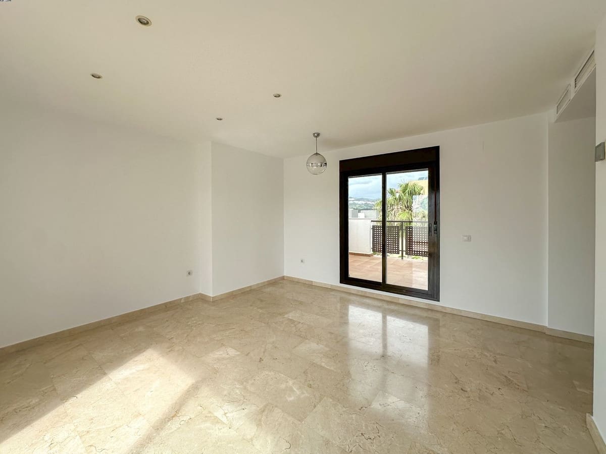 3 soverom Penthouse til leie i La Cala de Mijas med svømmebasseng garasje - € 2 200 (Ref: 9802733)