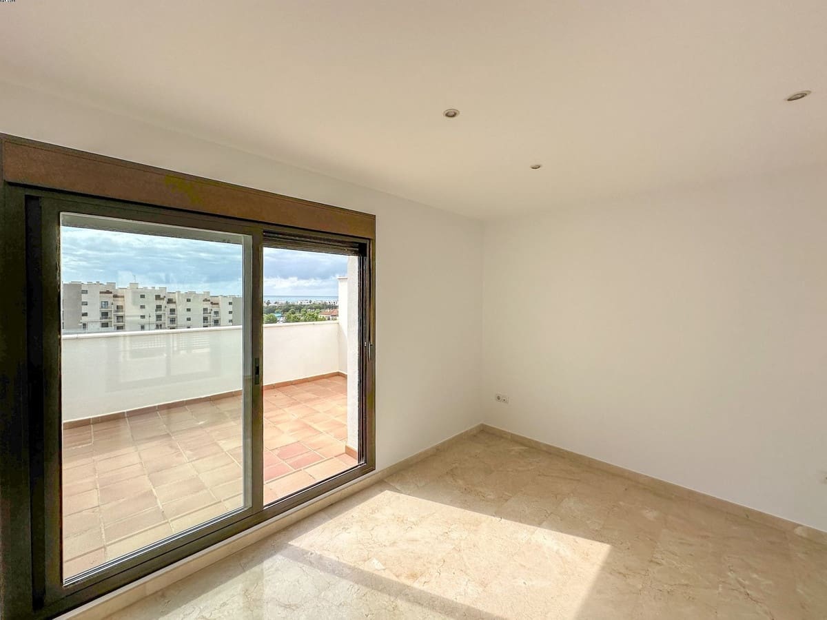 3 soverom Penthouse til leie i La Cala de Mijas med svømmebasseng garasje - € 2 200 (Ref: 9802733)