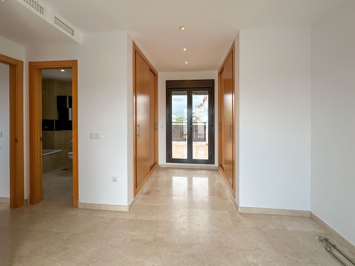 3 soverom Penthouse til leie i La Cala de Mijas med svømmebasseng garasje - € 2 200 (Ref: 9802733)