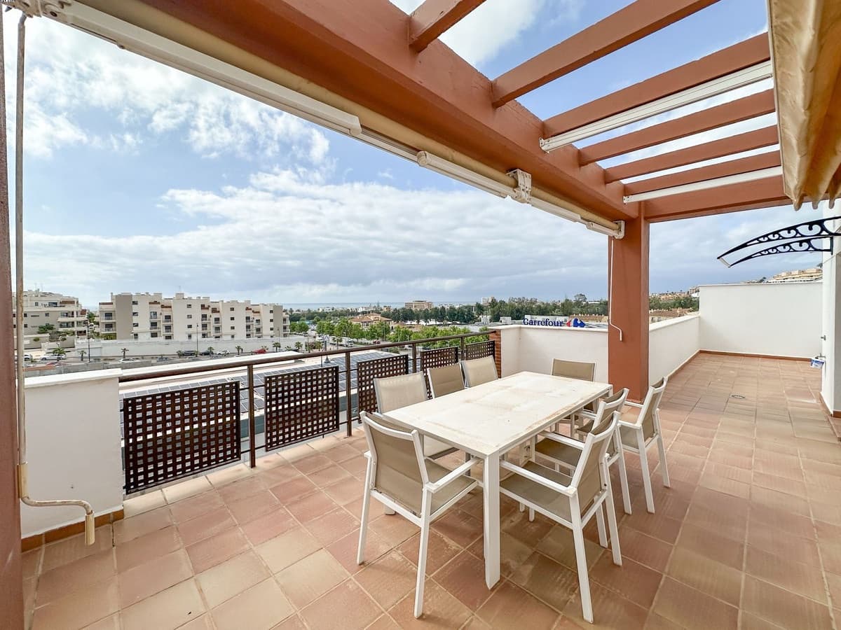 3 soverom Penthouse til leie i La Cala de Mijas med svømmebasseng garasje - € 2 200 (Ref: 9802733)