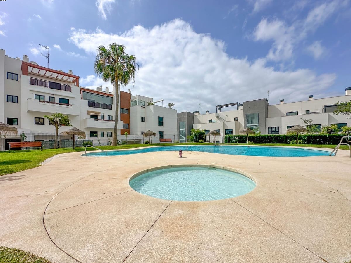 3 soverom Penthouse til leie i La Cala de Mijas med svømmebasseng garasje - € 2 200 (Ref: 9802733)
