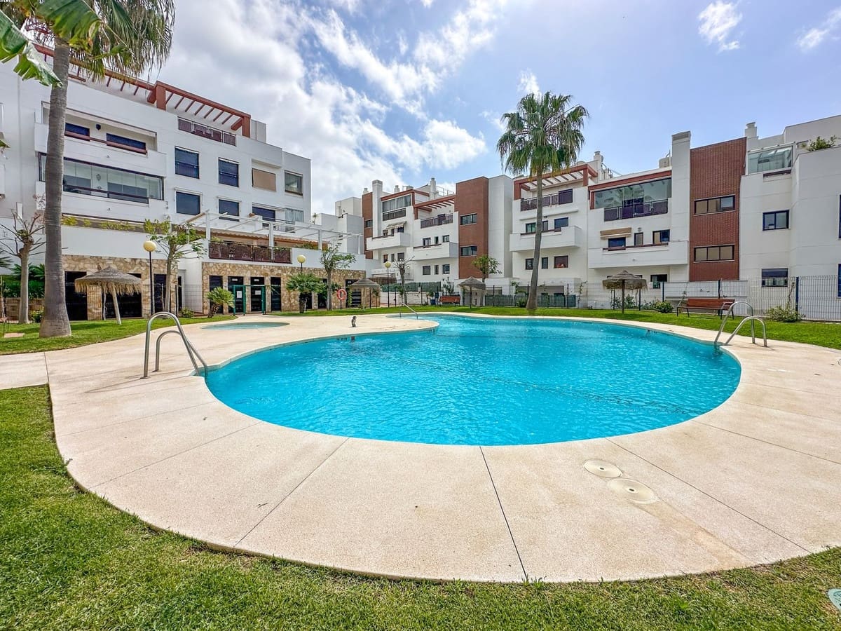 3 soverom Penthouse til leie i La Cala de Mijas med svømmebasseng garasje - € 2 200 (Ref: 9802733)