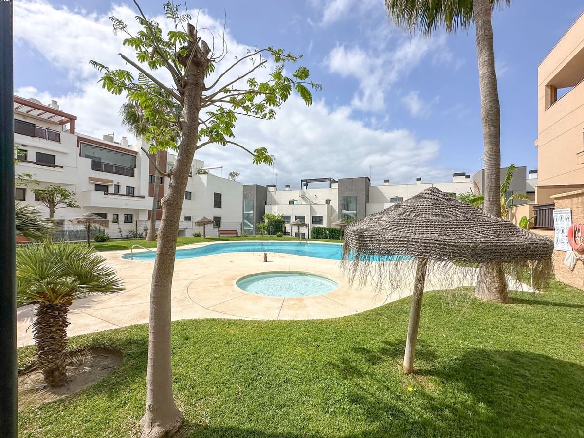 3 soverom Penthouse til leie i La Cala de Mijas med svømmebasseng garasje - € 2 200 (Ref: 9802733)