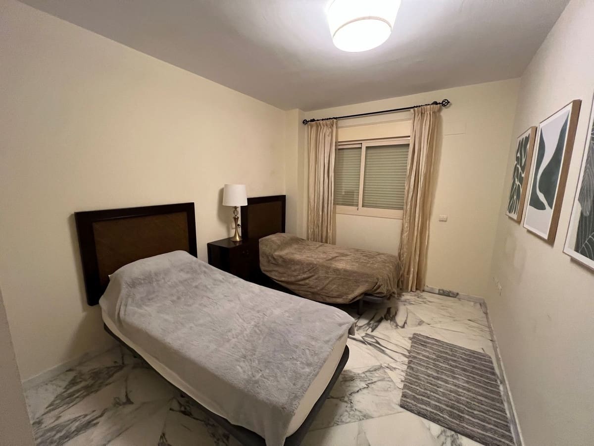 Appartement de 2 chambres à louer à Puerto de la Torre avec garage - 1 800 € (Ref: 9847766)