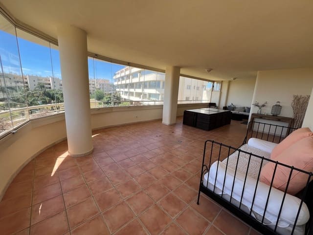 Appartement de 2 chambres à louer à El Chaparral, Malaga ville avec garage - 1 800 € (Ref: 9847766)