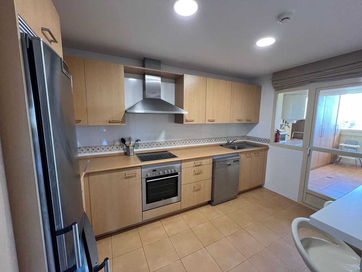 Appartement de 2 chambres à louer à Puerto de la Torre avec garage - 1 800 € (Ref: 9847766)