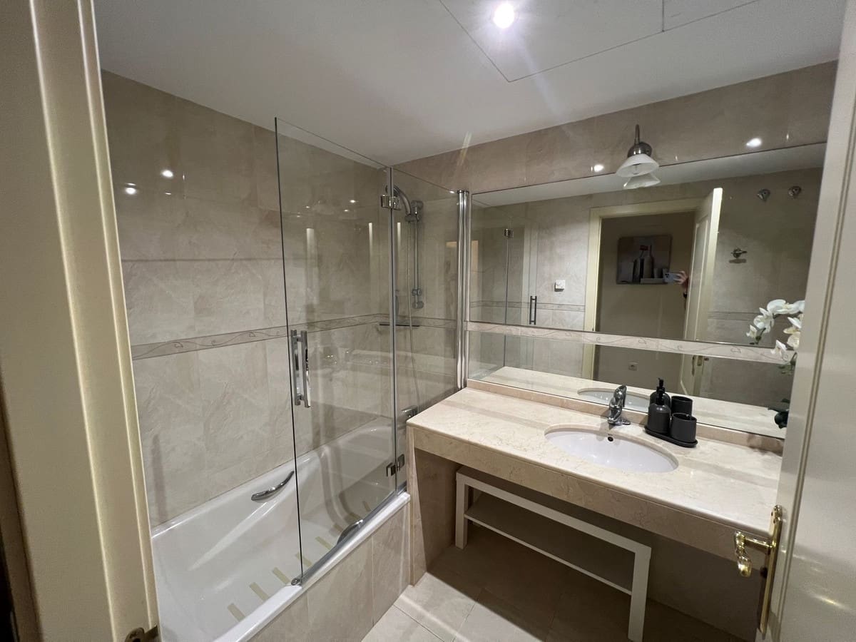 Appartement de 2 chambres à louer à Puerto de la Torre avec garage - 1 800 € (Ref: 9847766)