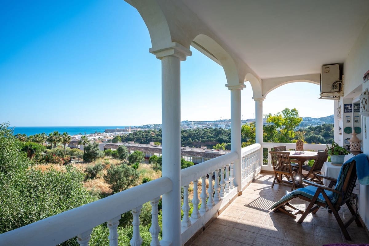 3 soveværelse Villa til salg i La Cala de Mijas med swimmingpool - € 889.950 (Ref: 9872191)