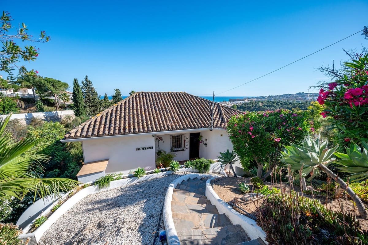3 soveværelse Villa til salg i La Cala de Mijas med swimmingpool - € 889.950 (Ref: 9872191)