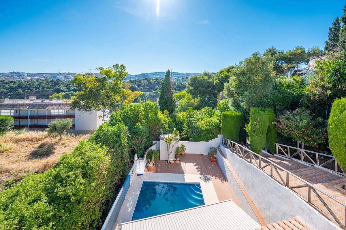 3 soveværelse Villa til salg i La Cala de Mijas med swimmingpool - € 889.950 (Ref: 9872191)