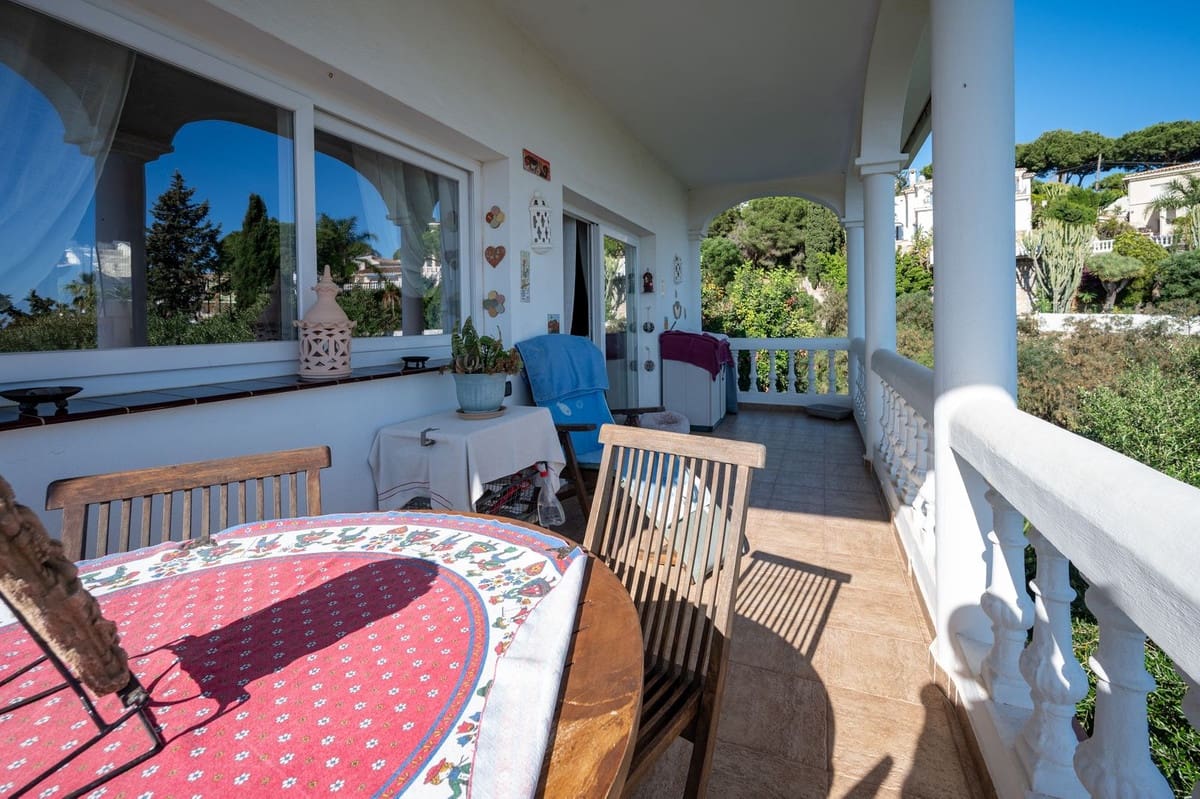 3 soveværelse Villa til salg i La Cala de Mijas med swimmingpool - € 889.950 (Ref: 9872191)