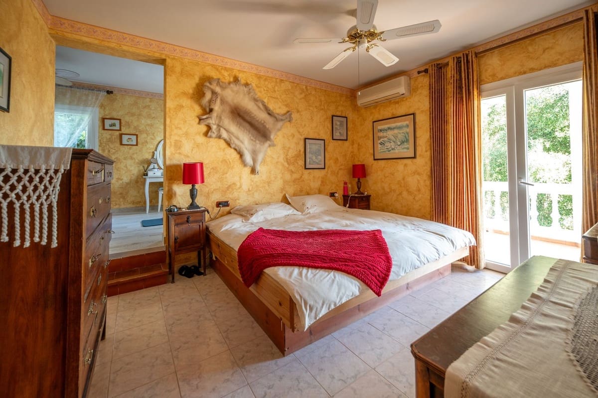 3 soveværelse Villa til salg i La Cala de Mijas med swimmingpool - € 889.950 (Ref: 9872191)