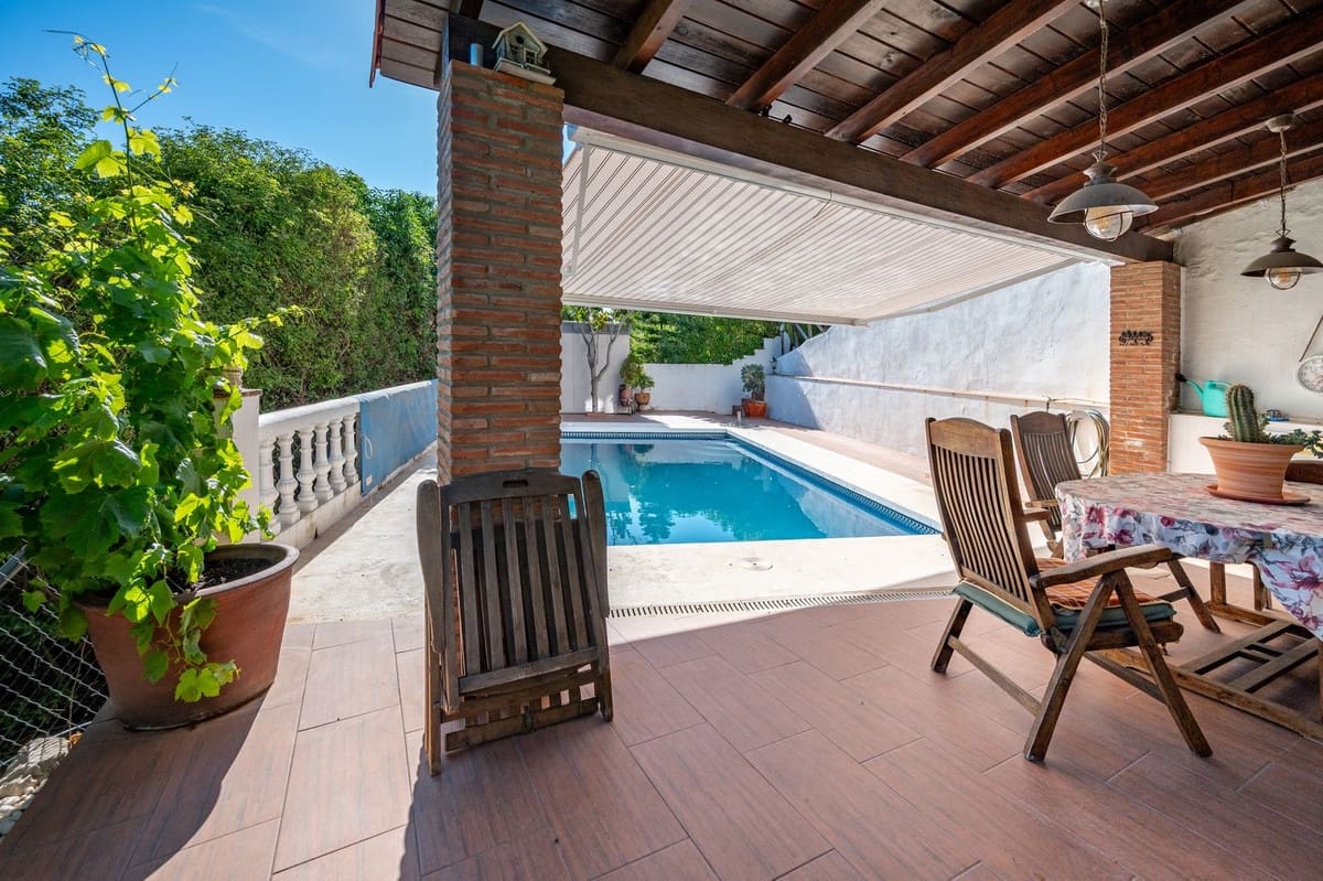 3 soveværelse Villa til salg i La Cala de Mijas med swimmingpool - € 889.950 (Ref: 9872191)