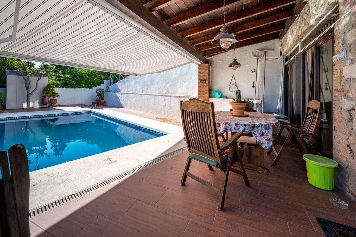 3 soveværelse Villa til salg i La Cala de Mijas med swimmingpool - € 889.950 (Ref: 9872191)
