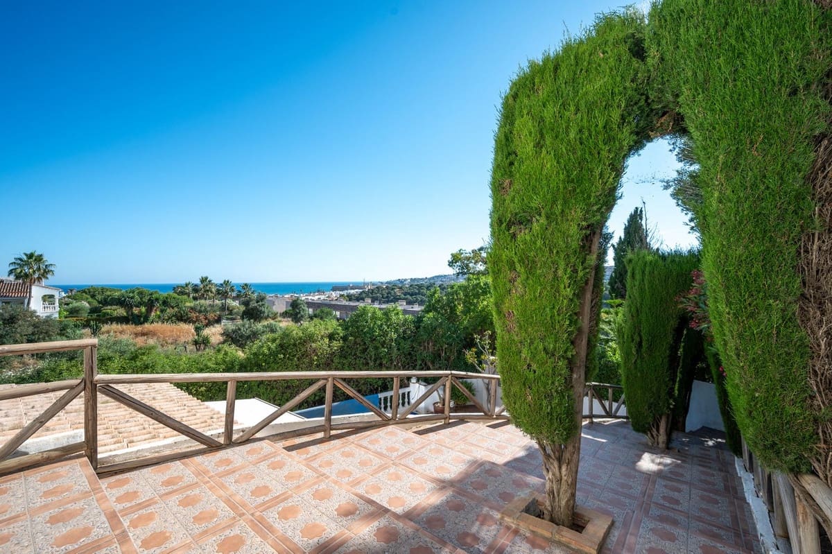 3 soveværelse Villa til salg i La Cala de Mijas med swimmingpool - € 889.950 (Ref: 9872191)